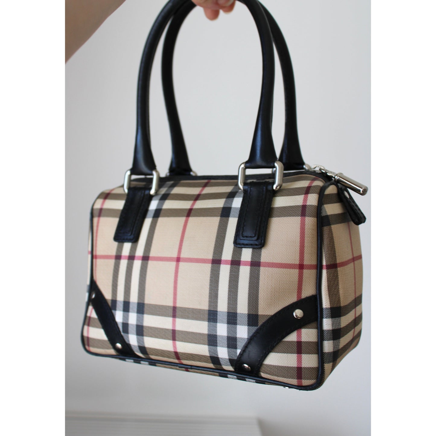 Vintage Burberry Bowling bag mini, vintage nova check bag, preloved burberry mini bowling bag, preowned burberry mini bowling bag, preloved burberry mini handbag, vintage burberry authentic bag, vintage burberry nova check bowling bag, vintage burberry bags for sale