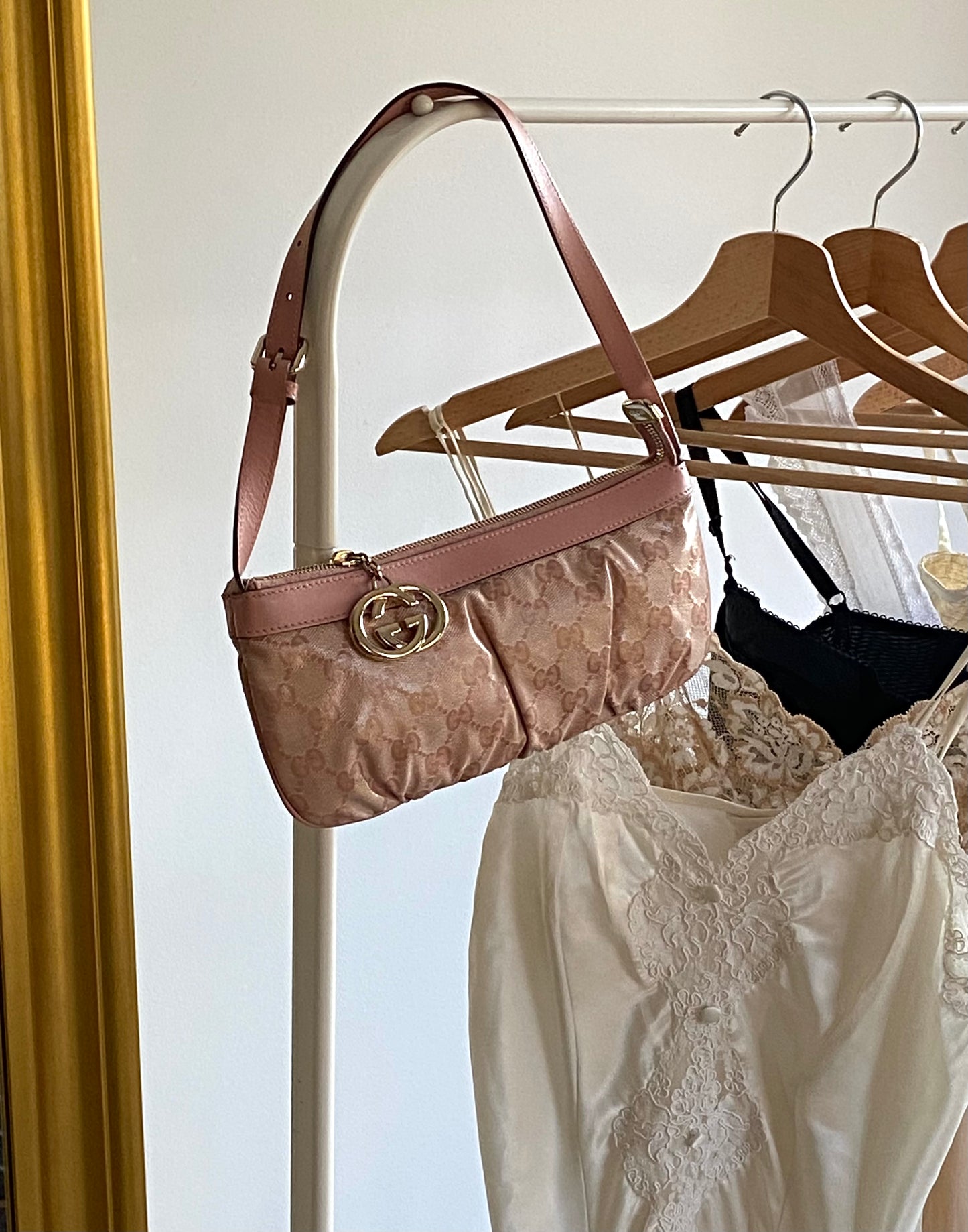 Gucci D-Ring Patent Leather Mini Bag in Pink