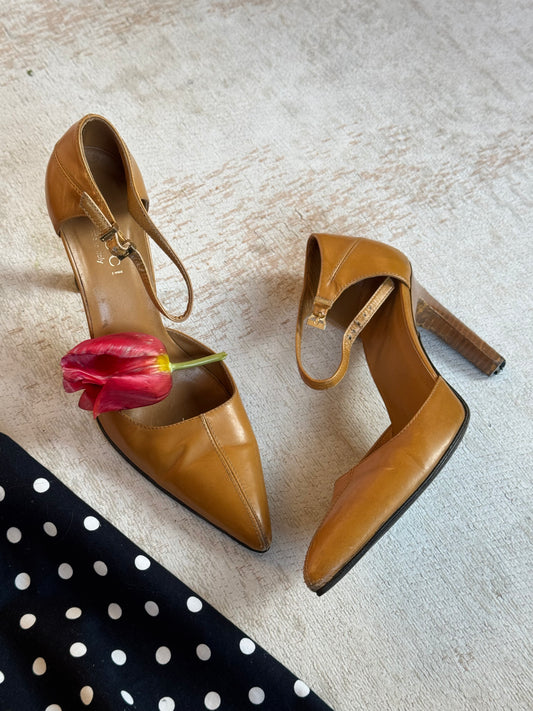 Vintage Gucci Ankle Strap Heels in Cognac (EU 38)