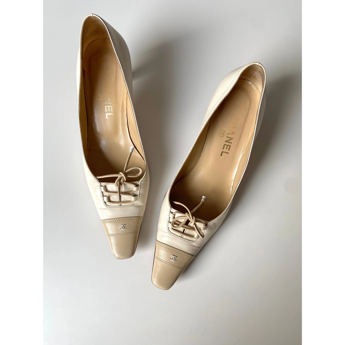 Chanel Beige Pumps (EU 39.5 / US 38,5)
