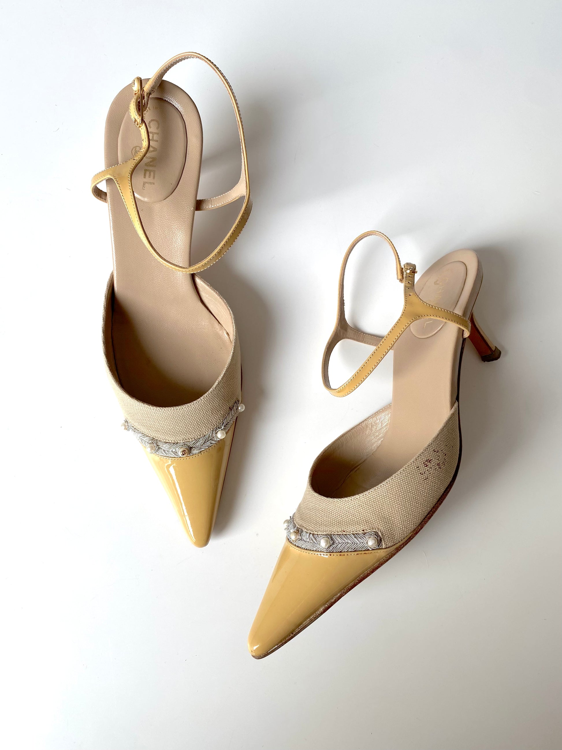 Vintage Chanel Pearl Kitten Heels bi color from Ciao Kasia