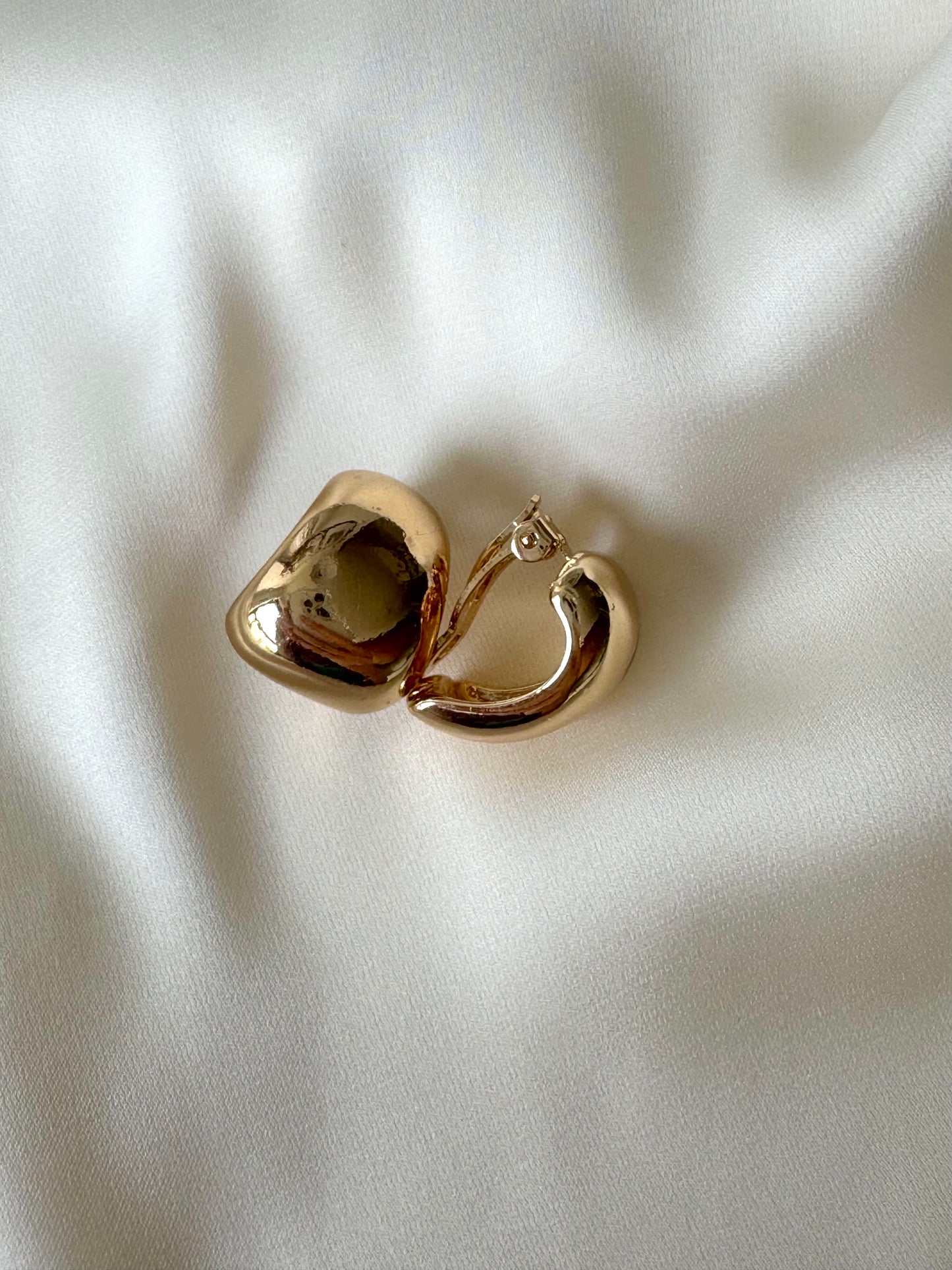 Vintage Clip-On Minimalistic Earrings in Gold