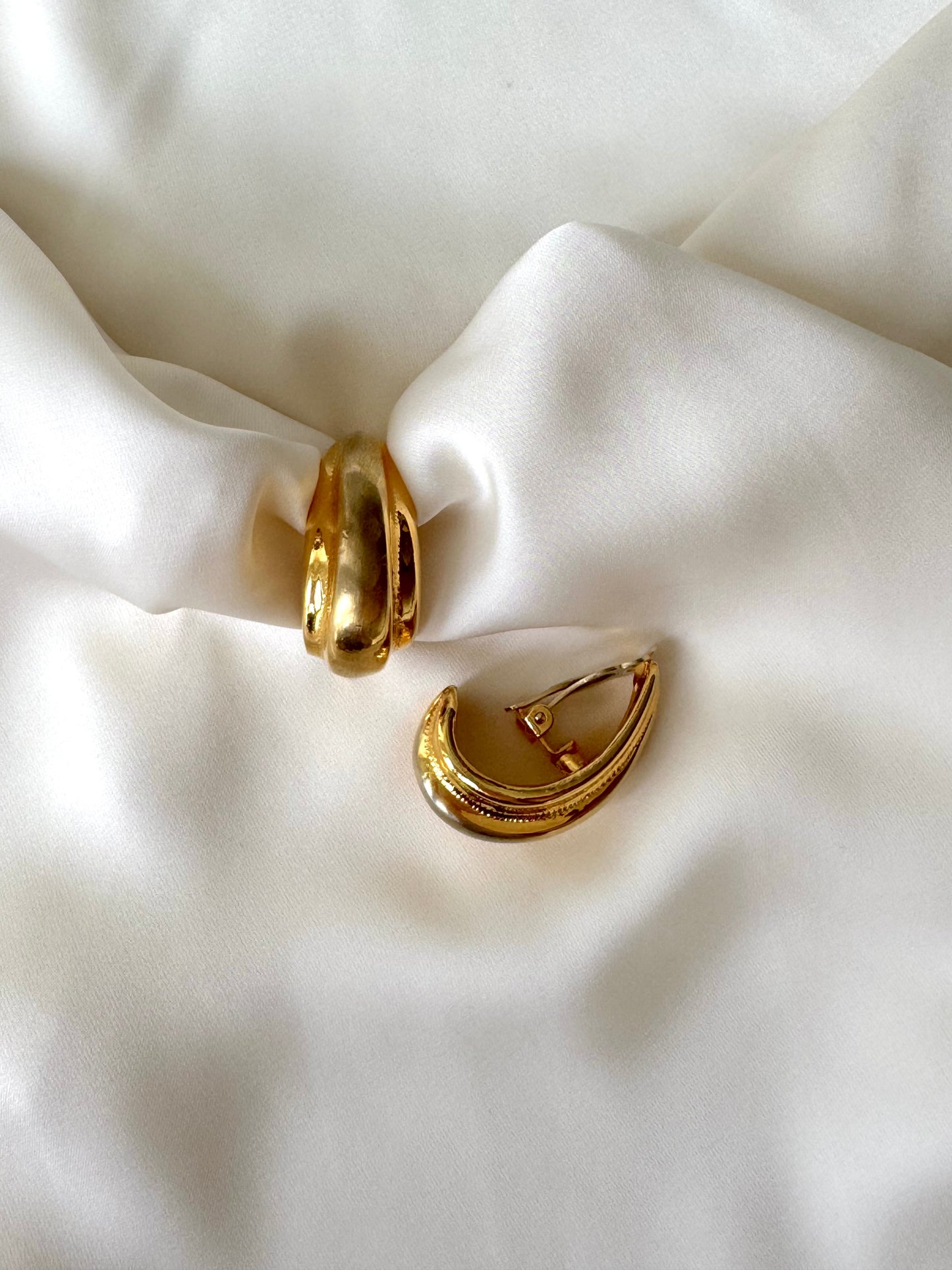 Vintage 90s Golden Clip-On Earrings