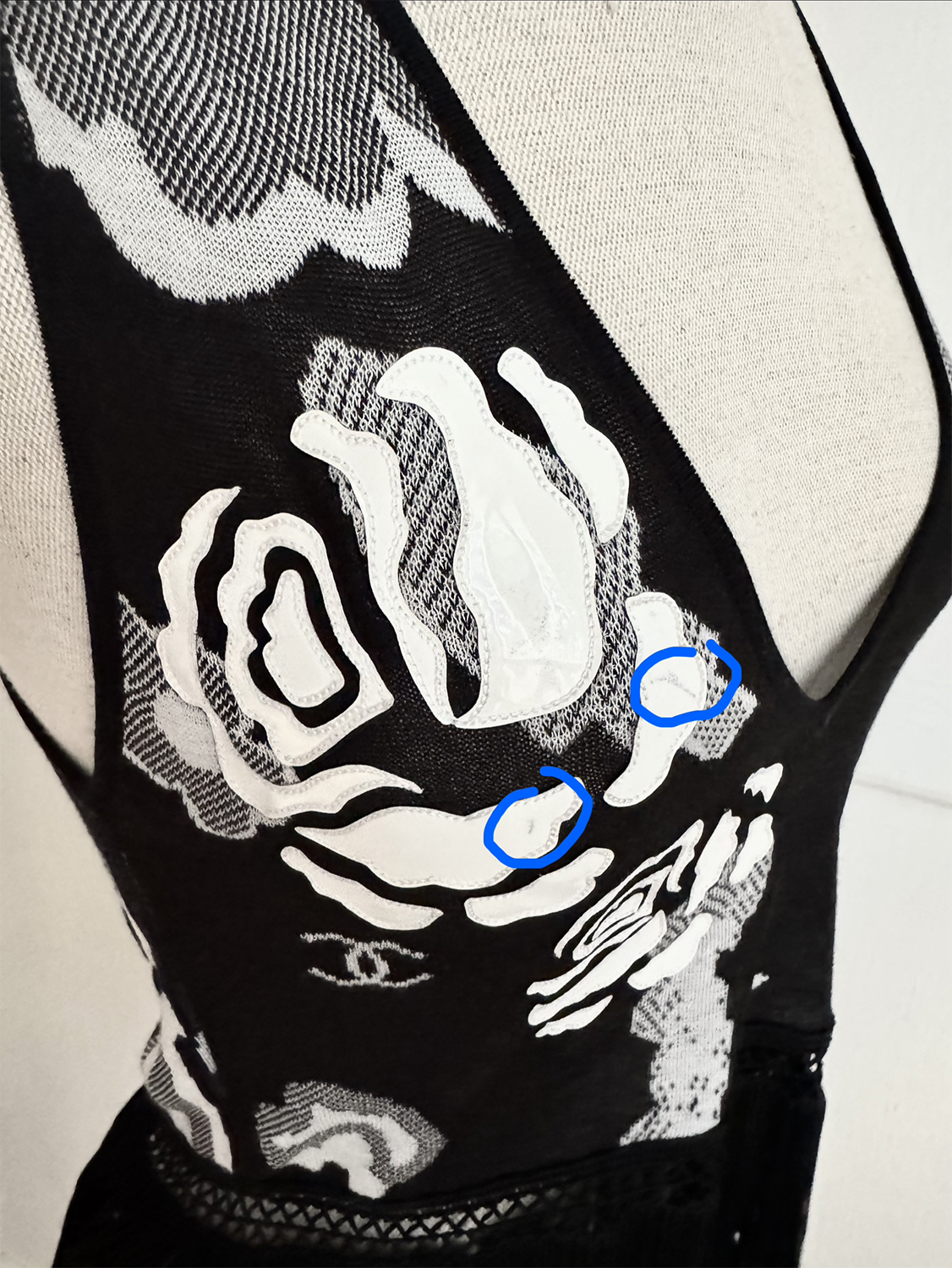 RUNWAY Chanel S/S 2004 by Karl Lagerfeld Black and White Camellia Fringe Top (S / FR 36)