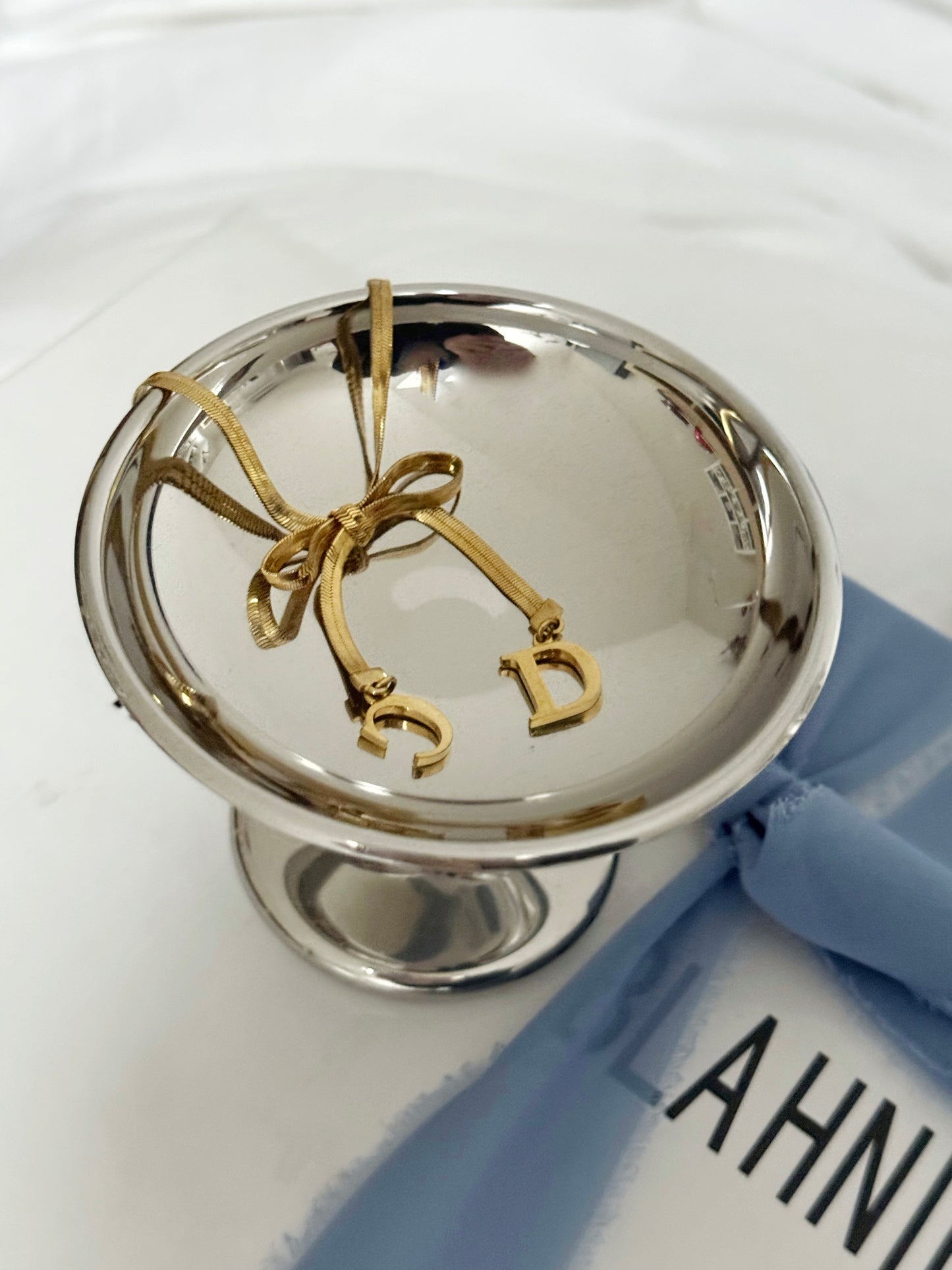 ICONIC Christian Dior CD Gold-plated Bow Ribbon Necklace in Gold