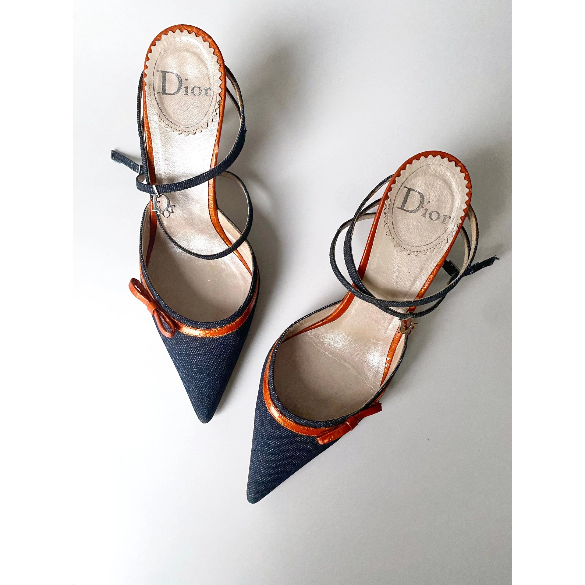 靴 VINTAGE DIOR DENIM LOCK KITTEN HEELS Vintage Dior Denim Kitten Heels (EU 37,5) – Ciao Kasia
