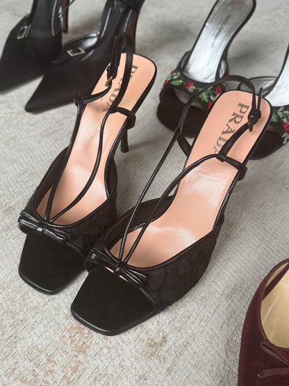 ICONIC Prada Vintage Bow Heels (EU 39,5)