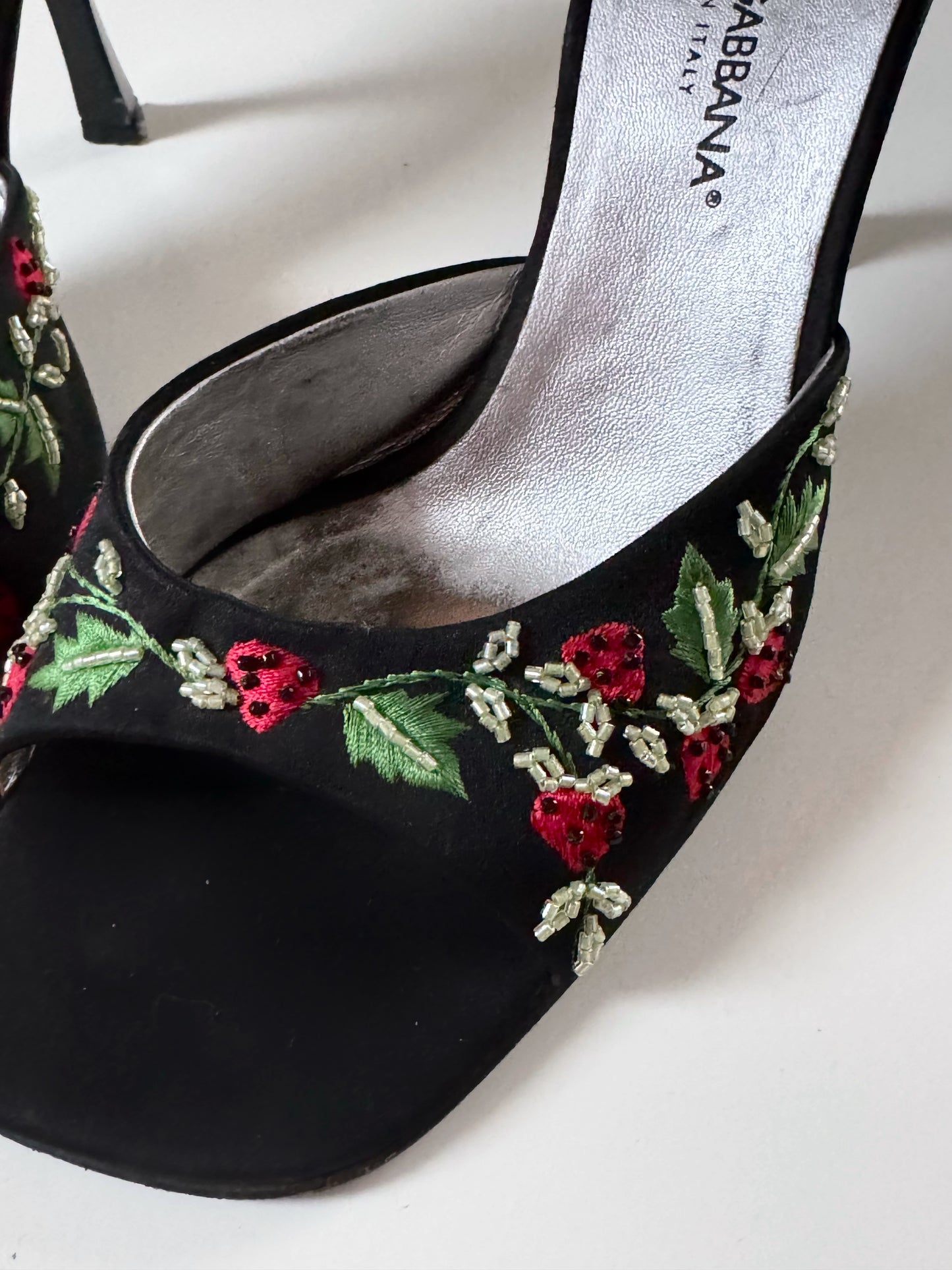 Dolce Gabbana Vintage 1998 F / W Strawberry Velvet Mules (EU 38)