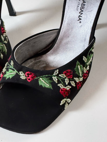 Dolce Gabbana Vintage 1998 F / W Strawberry Velvet Mules (EU 38)