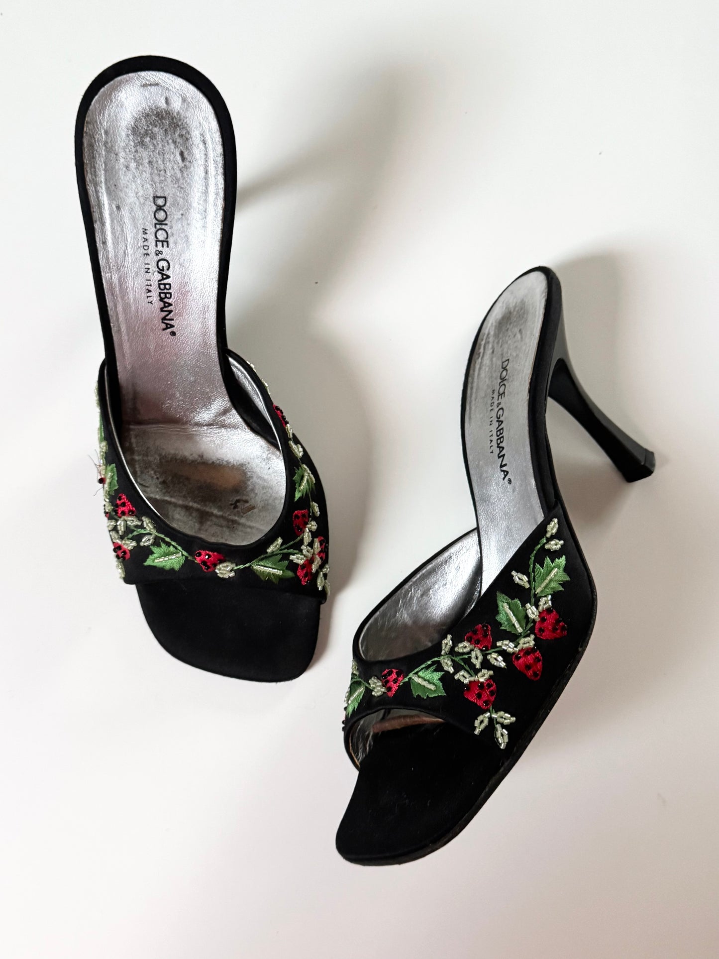 Dolce Gabbana Vintage 1998 F / W Strawberry Velvet Mules (EU 38)