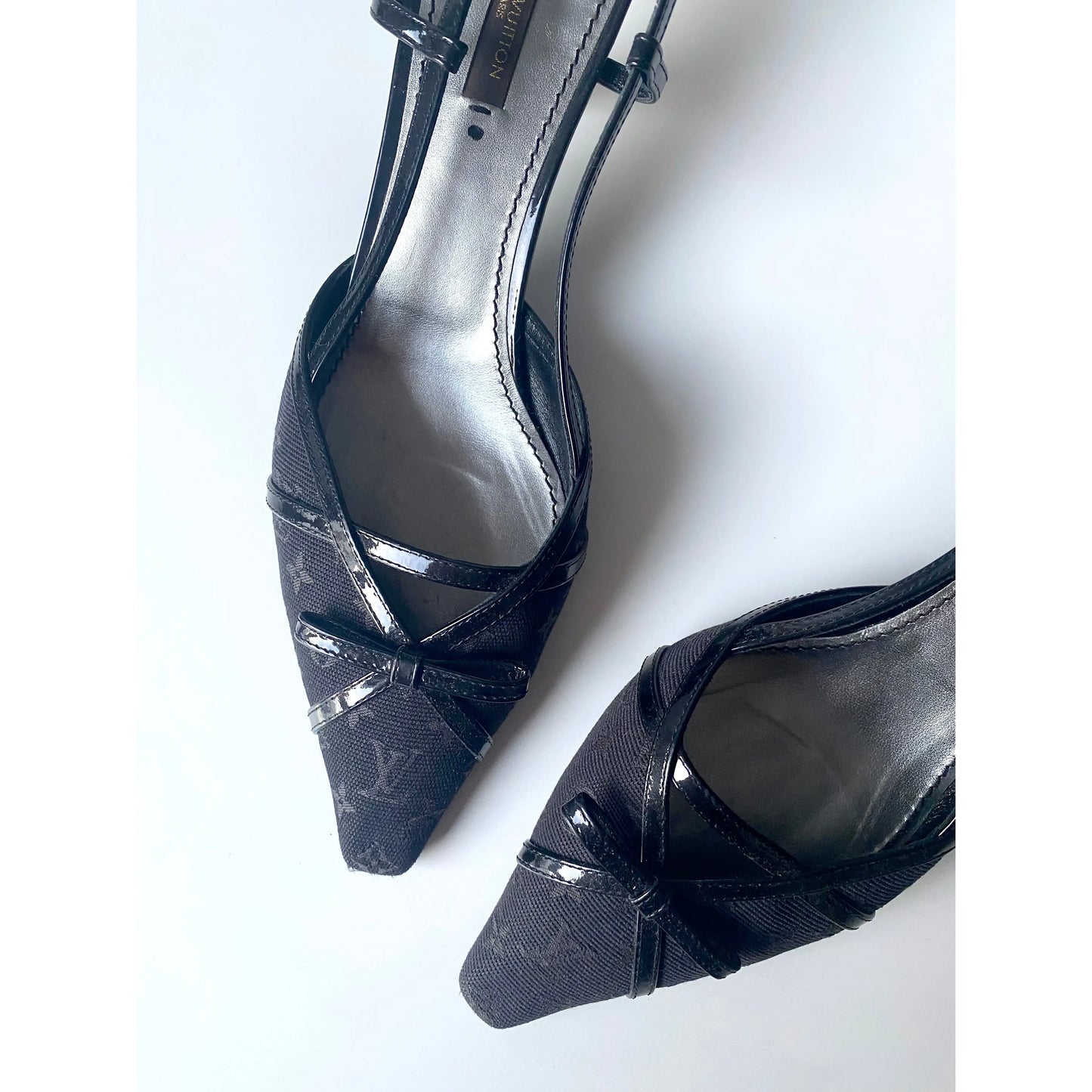 Louis Vuitton Bow Kitten Heels (EU 39 / US 8)