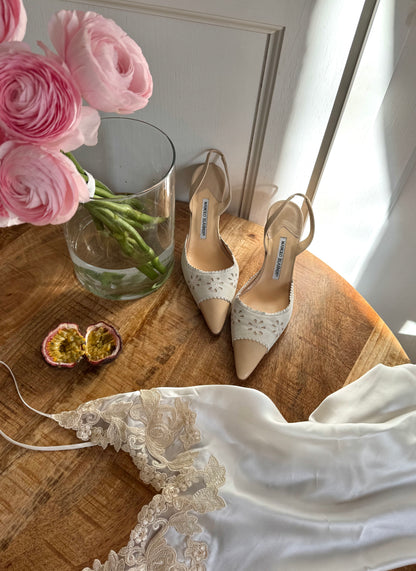 Manolo Blahnik Vintage Eyelet Heels In Beige & Ecru (EU 39,5)