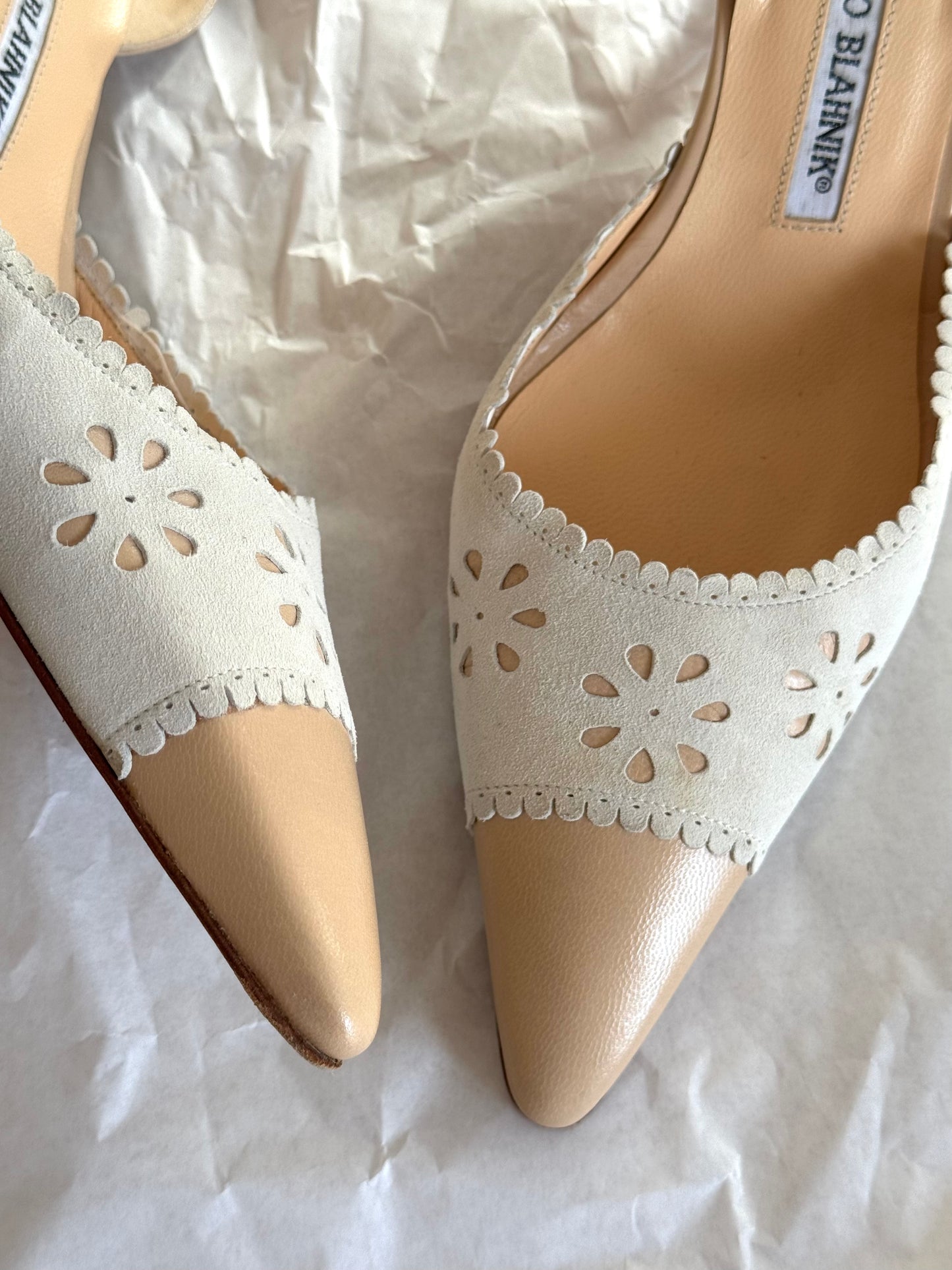 Manolo Blahnik Vintage Eyelet Heels In Beige & Ecru (EU 39,5)