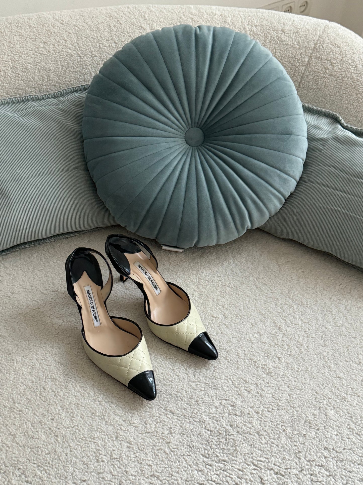 Manolo Blahnik Bicolor Cream & Black Pumps (EU 37)