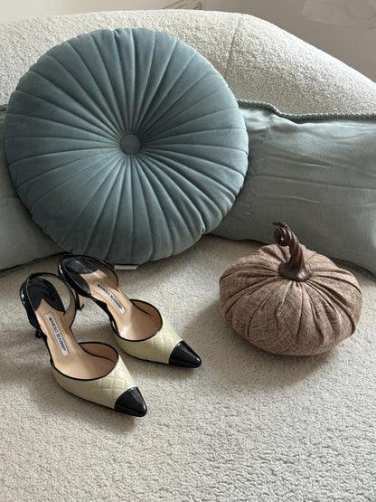 Manolo Blahnik Bicolor Cream & Black Pumps (EU 37)