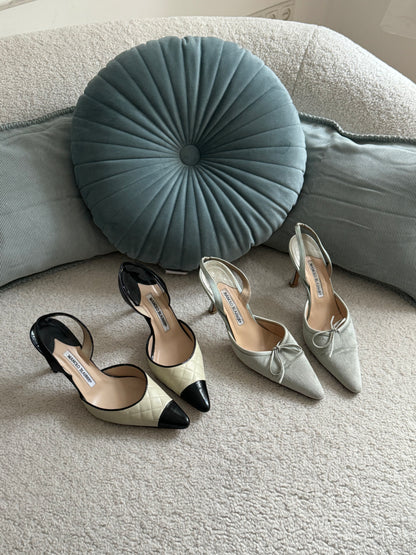 Manolo Blahnik Bow Pumps (EU 38)