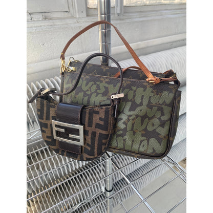 Vintage Louis Vuitton pochette in green, authentic Louis Vuitton preloved bags, Louis Vuitton authentic graffiti pochette, LV vintage pochette khaki, Kendall Jenner Louis Vuitton graffiti bag, vintage LV graffiti collab