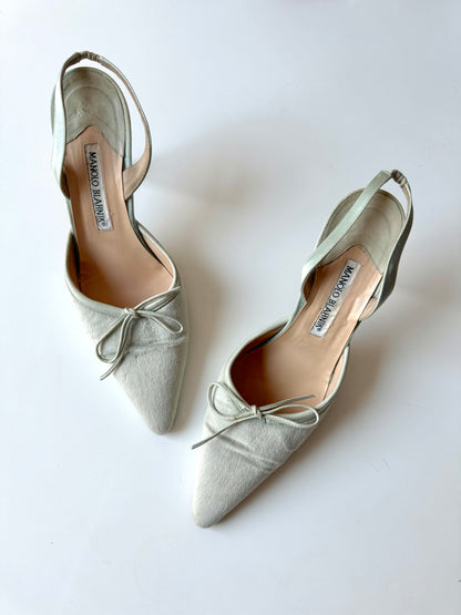 Manolo Blahnik Bow Pumps (EU 38)