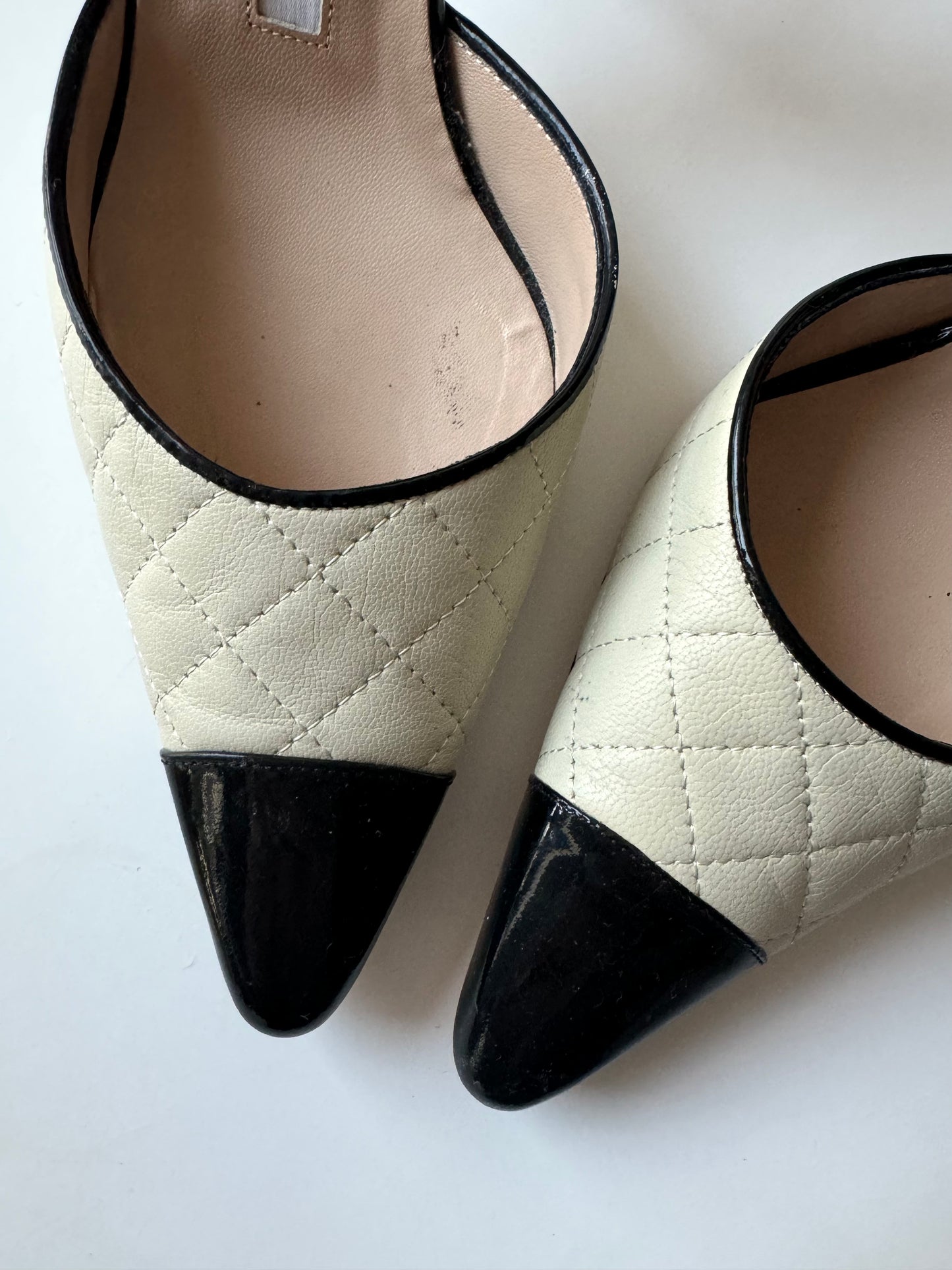 Manolo Blahnik Bicolor Cream & Black Pumps (EU 37)