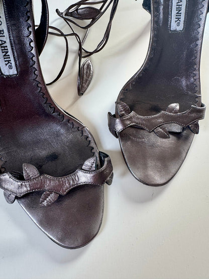 ICONIC Manolo Blahnik Vine Strappy Sandals Heels In Metallic (EU 38,5)