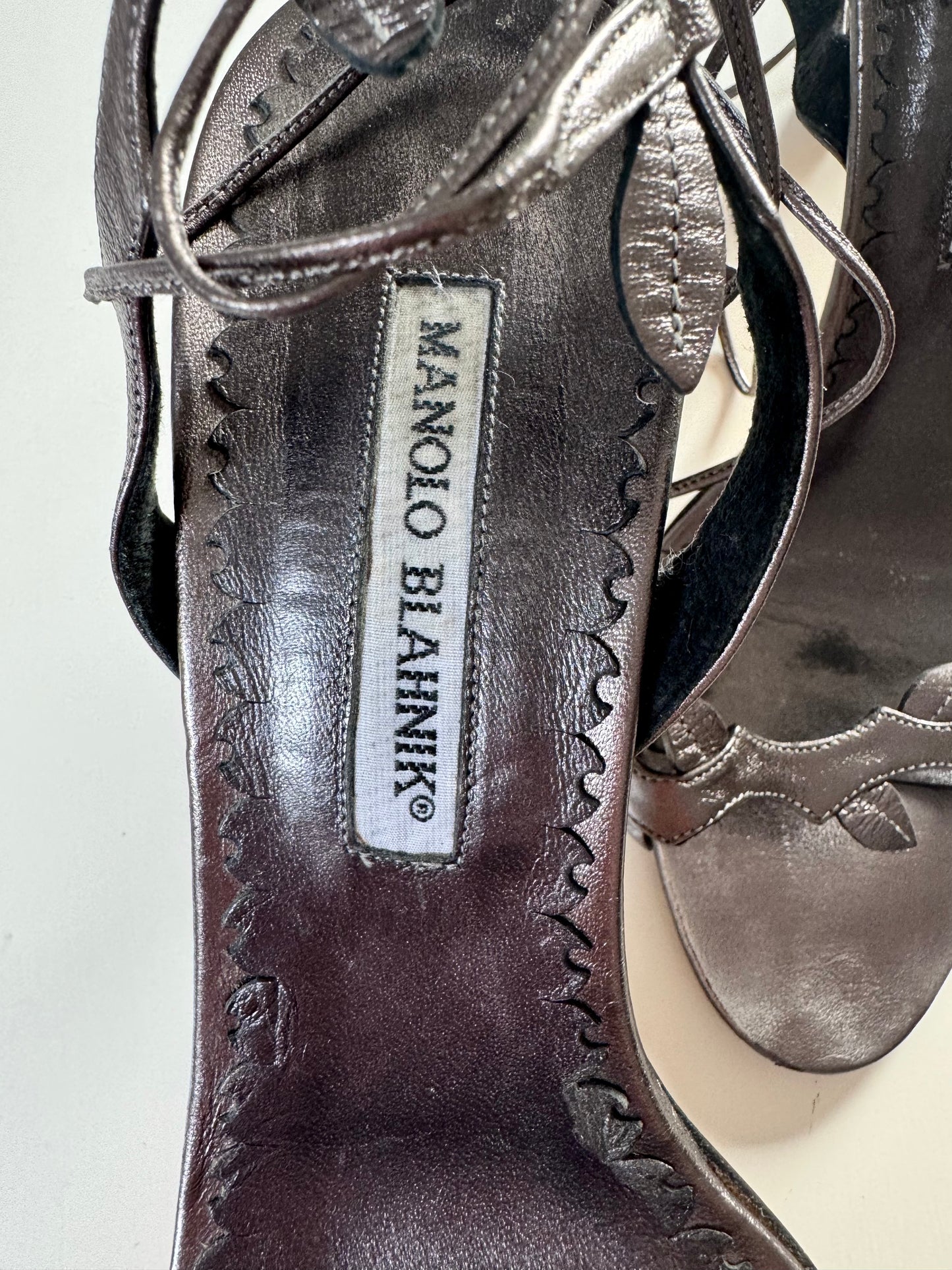 ICONIC Manolo Blahnik Vine Strappy Sandals Heels In Metallic (EU 38,5)