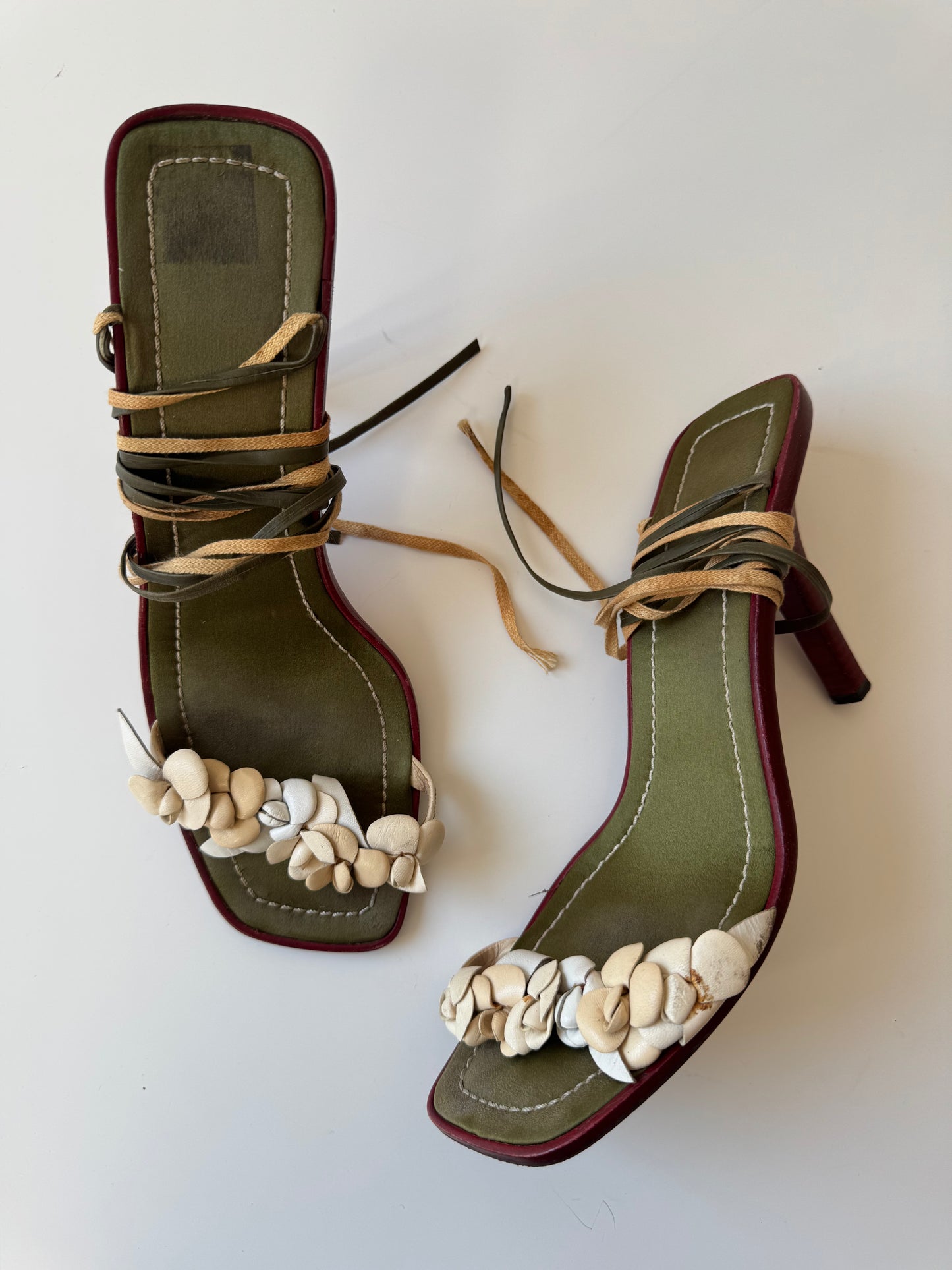 Valentino Garavani Vintage Flower Sandals (EU 39)