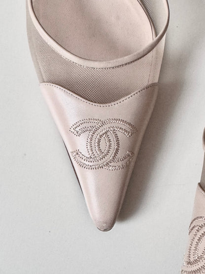 ICONIC Chanel Vintage Mesh Heels In Off-White (EU 40,5-40)