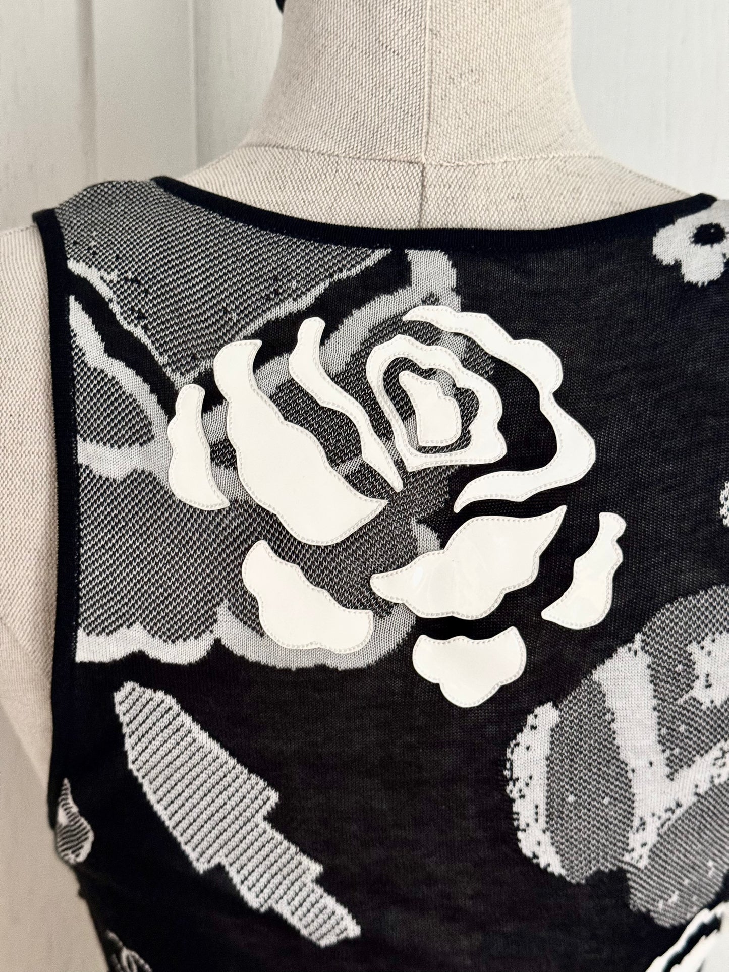 RUNWAY Chanel S/S 2004 by Karl Lagerfeld Black and White Camellia Fringe Top (S / FR 36)