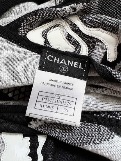 RUNWAY Chanel S/S 2004 by Karl Lagerfeld Black and White Camellia Fringe Top (S / FR 36)