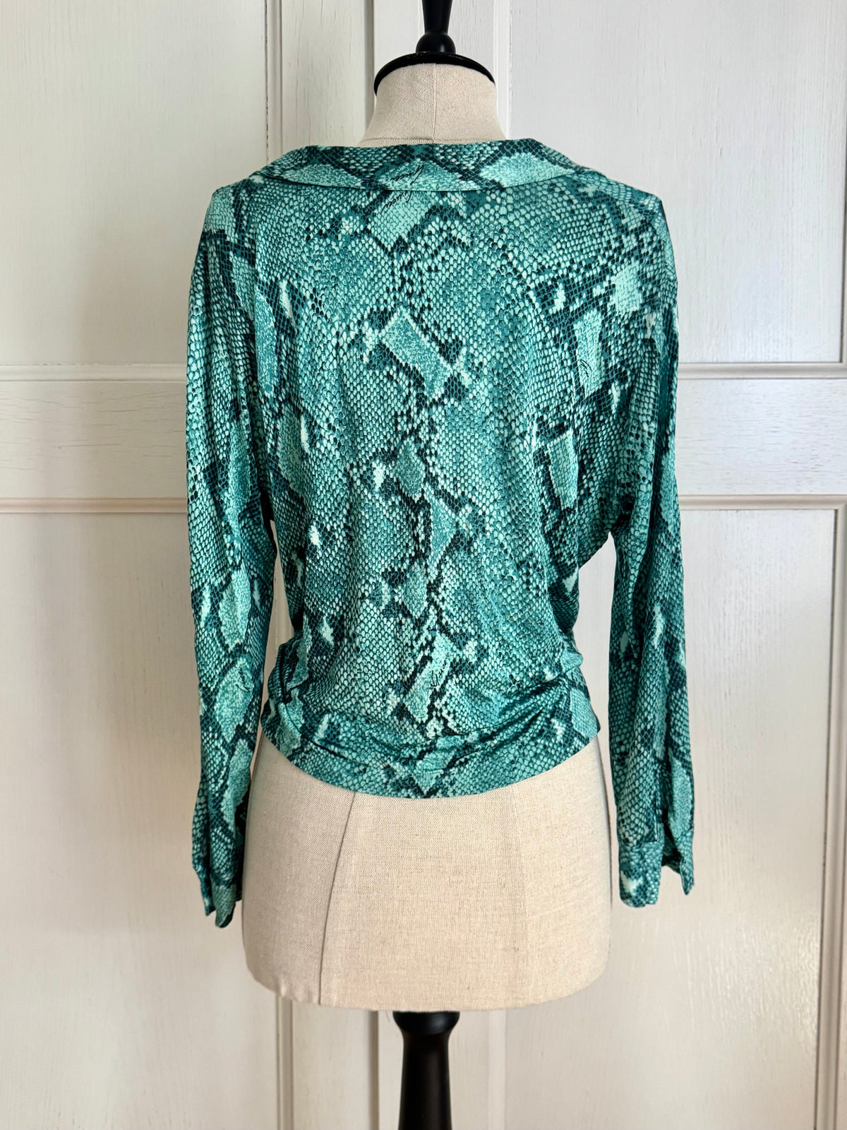 RUNWAY Gucci By Tom Ford S/S 2000 Python Turquoise Viscose Shirt (M)