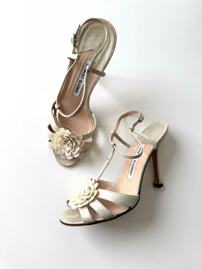 Manolo Blahnik Flower Sandals (EU 38) – Ciao Kasia Manolo Blahnik Flower Sandals (EU 38) – Ciao Kasia