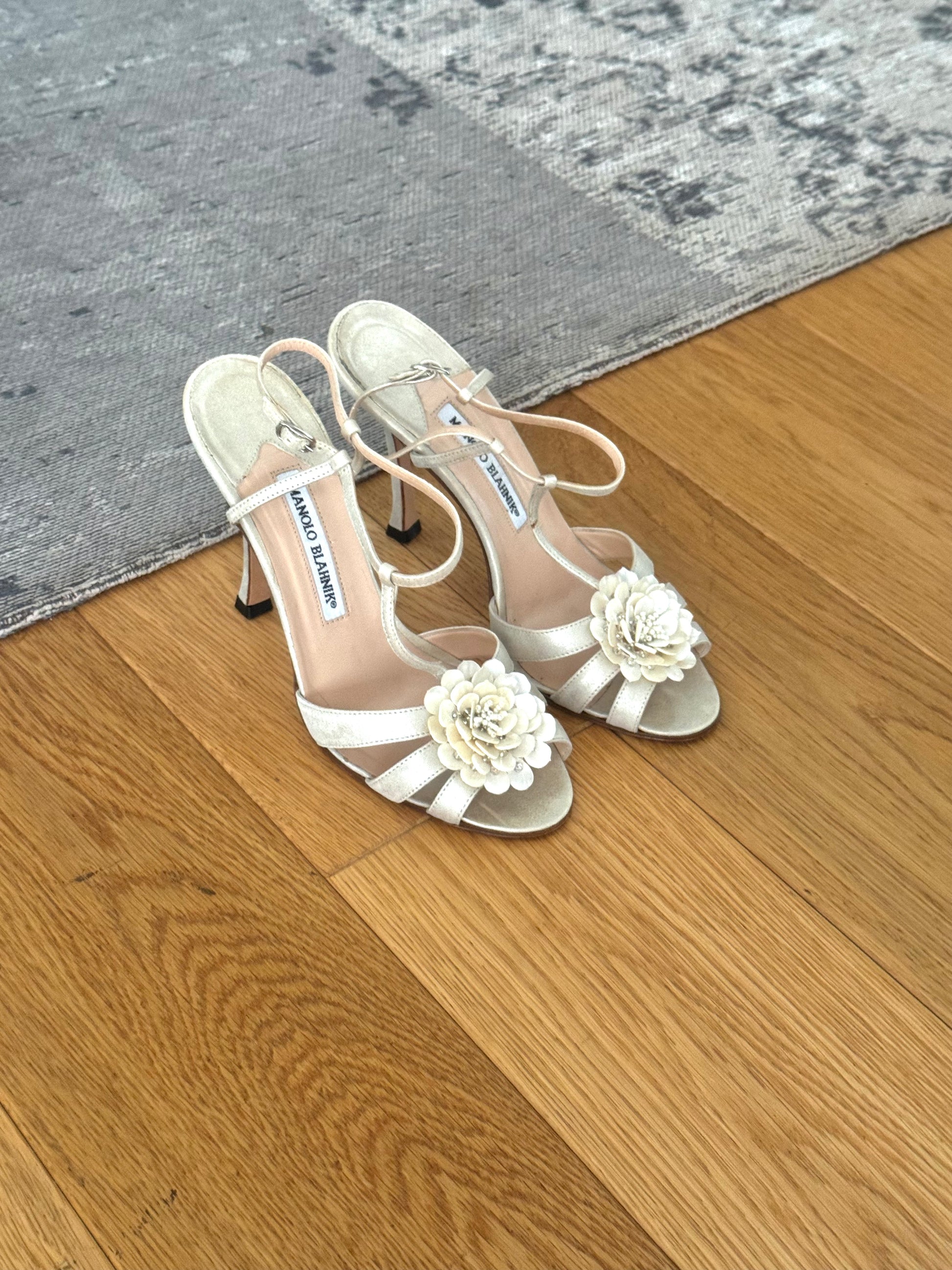 Manolo Blahnik Flower Sandals (EU 38) – Ciao Kasia Manolo Blahnik Flower Sandals (EU 38) – Ciao Kasia