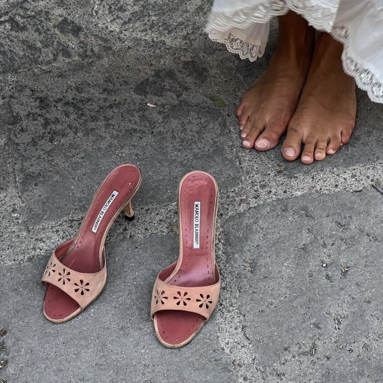 Manolo Blahnik Vintage Eyelet Heels In Beige & Ecru (EU 39,5)