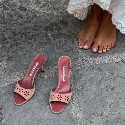 Manolo Blahnik Vintage Eyelet Heels In Beige & Ecru (EU 39,5)