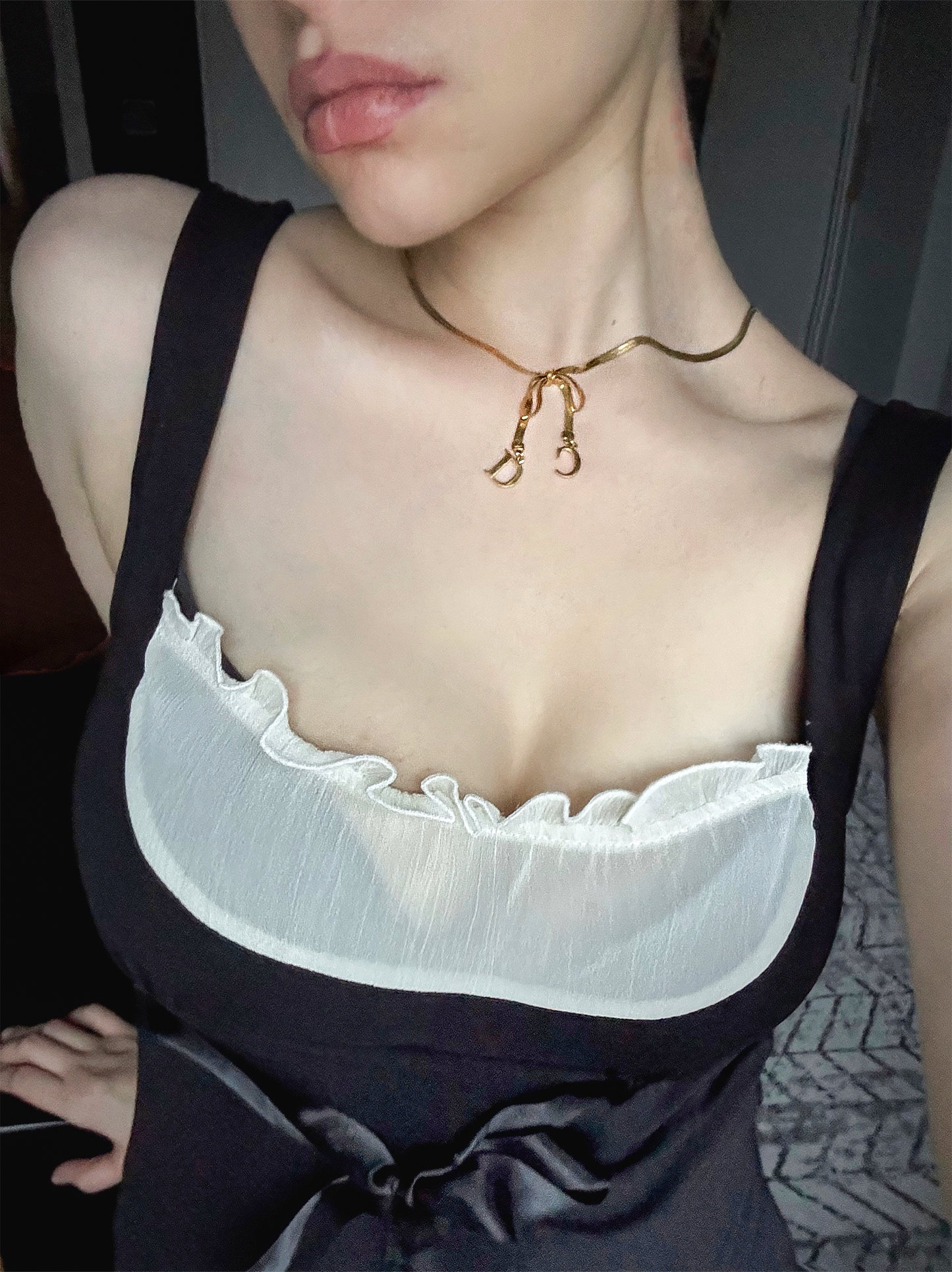 ICONIC Christian Dior CD Gold-plated Bow Ribbon Necklace in Gold